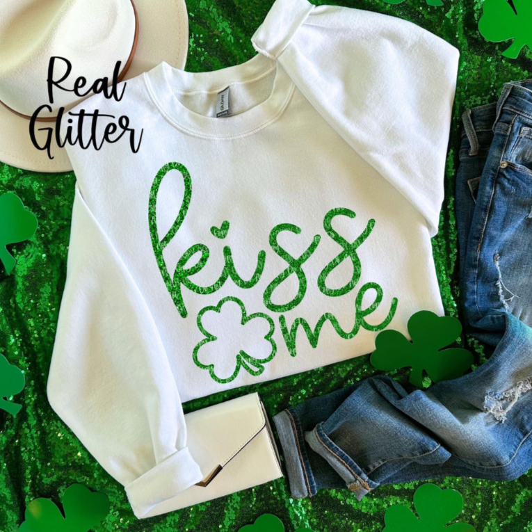 Glitter Kiss Me